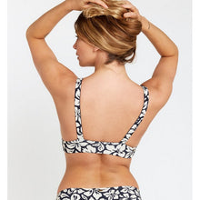 Stanik kąpielowy RIP CURL Las Flores Revo Halter granatowy
Stanik kąpielowy RIP CURL Las Flores Revo Halter granatowy