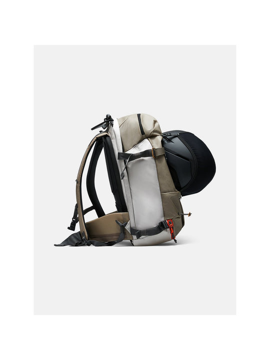 Plecak PEAK PERFORMANCE Vertical Ski Backpack 20L beżowy
Plecak PEAK PERFORMANCE Vertical Ski Backpack 20L beżowy