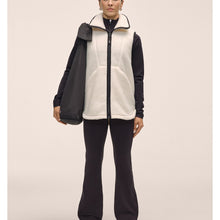 Kamizelka damska CASALL High Collar Pile Vest kolor biały
Kamizelka damska CASALL High Collar Pile Vest kolor biały