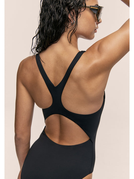 Kostium kąpielowy CASALL Deep Racerback Swimsuit kolor czarny
Kostium kąpielowy CASALL Deep Racerback Swimsuit kolor czarny