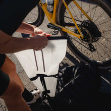 Torba rowerowa POC Ultra Saddle Bag 7L biała
Torba rowerowa POC Ultra Saddle Bag 7L biała