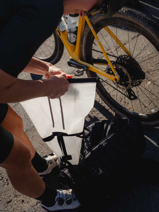 Torba rowerowa POC Ultra Saddle Bag 7L biała
Torba rowerowa POC Ultra Saddle Bag 7L biała
