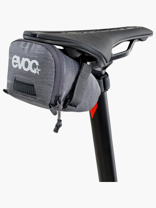 Torba podsiodłowa EVOC Seat Bag Tour - carbon grey
Torba podsiodłowa EVOC Seat Bag Tour - carbon grey