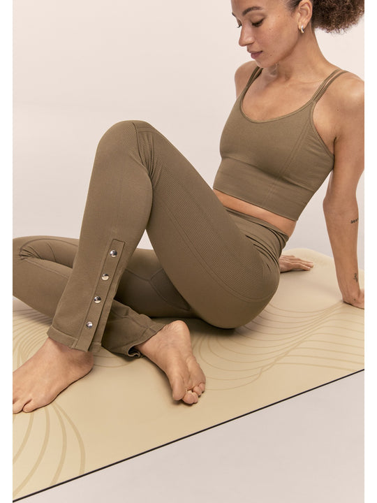 Spodnie damskie CASALL Seamless Rib Slit Pants kolor zielony
Spodnie damskie CASALL Seamless Rib Slit Pants kolor zielony