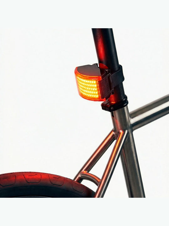 Lampka rowerowa BOOKMAN Curve Rear Light 50lm - black
Lampka rowerowa BOOKMAN Curve Rear Light 50lm - black