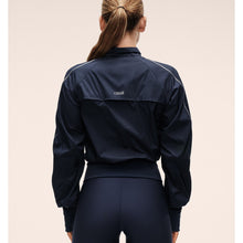 Kurtka damska CASALL Statement Woven Training Jacket granatowa
Kurtka damska CASALL Statement Woven Training Jacket granatowa