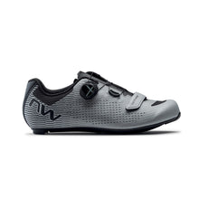 Buty rowerowe NORTHWAVE Storm Carbon 2 srebrny/odblaskowy - Adventure Sports
Buty rowerowe NORTHWAVE Storm Carbon 2 srebrny/odblaskowy - Adventure Sports