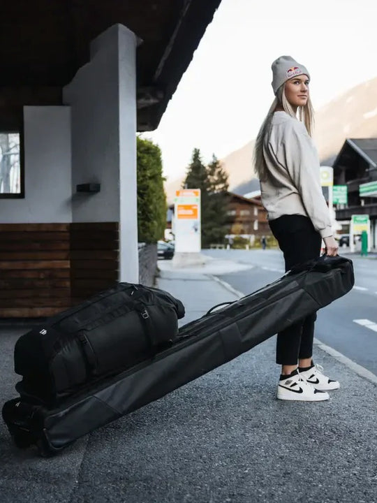Pokrowiec na dwie pary nart Db™ Snow Roller 70 L czarny
Pokrowiec na dwie pary nart Db™ Snow Roller 70 L czarny