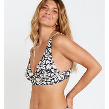 Stanik kąpielowy RIP CURL Las Flores Revo Halter granatowy
Stanik kąpielowy RIP CURL Las Flores Revo Halter granatowy