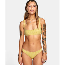 Biustonosz RVCA June Bloom Scoop Bra - Czarny kwiaty - Stroje kąpielowe - Adventure Sports
Biustonosz RVCA June Bloom Scoop Bra - Czarny kwiaty - Stroje kąpielowe - Adventure Sports
