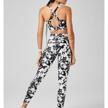 Legginsy CASALL Ultra High Waist Printed Tights - Adventure Sports
Legginsy CASALL Ultra High Waist Printed Tights - Adventure Sports