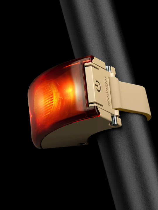 Lampka rowerowa BOOKMAN Curve Rear Light 37lm beżowy
