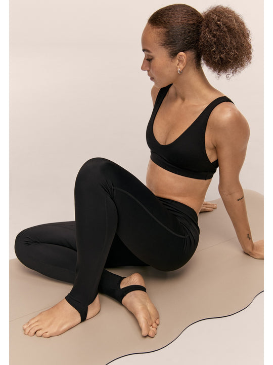 Stanik sportowy CASALL Soft Touch Padded Sports Bra kolor czarny
