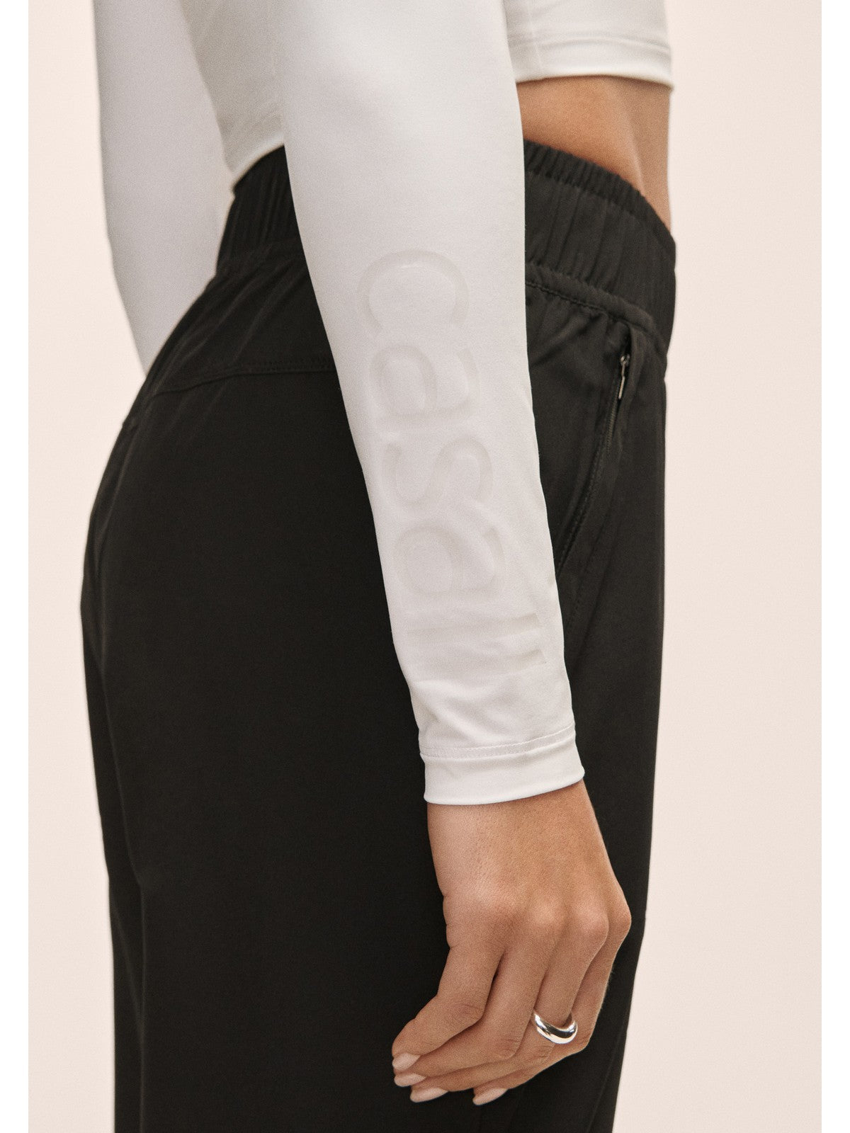 Koszulka damska treningowa Casall Graphic Crop Long Sleeve biały - Adventure Sports