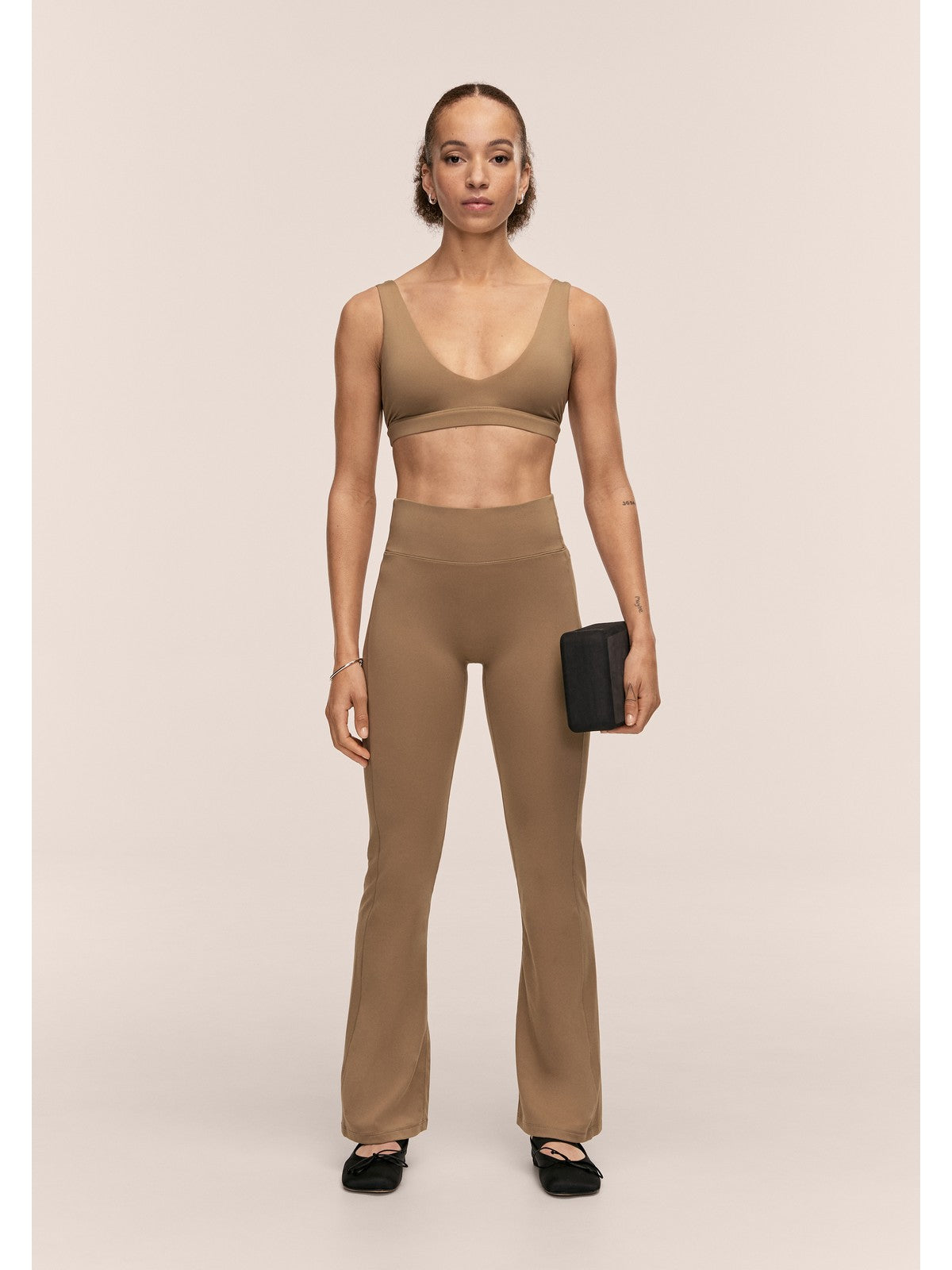Spodnie damskie CASALL Soft Touch Flared Pants kolor zielony