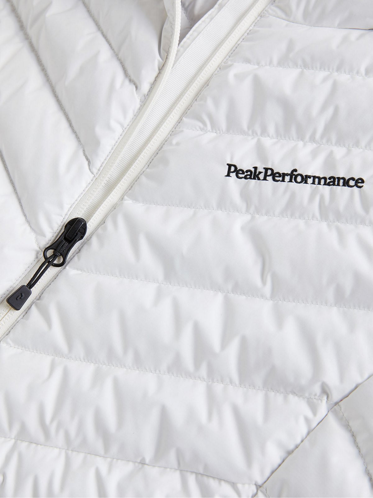 Kurtka puchowa Peak Performance W Frost Down Hood Jacket biały - Adventure Sports