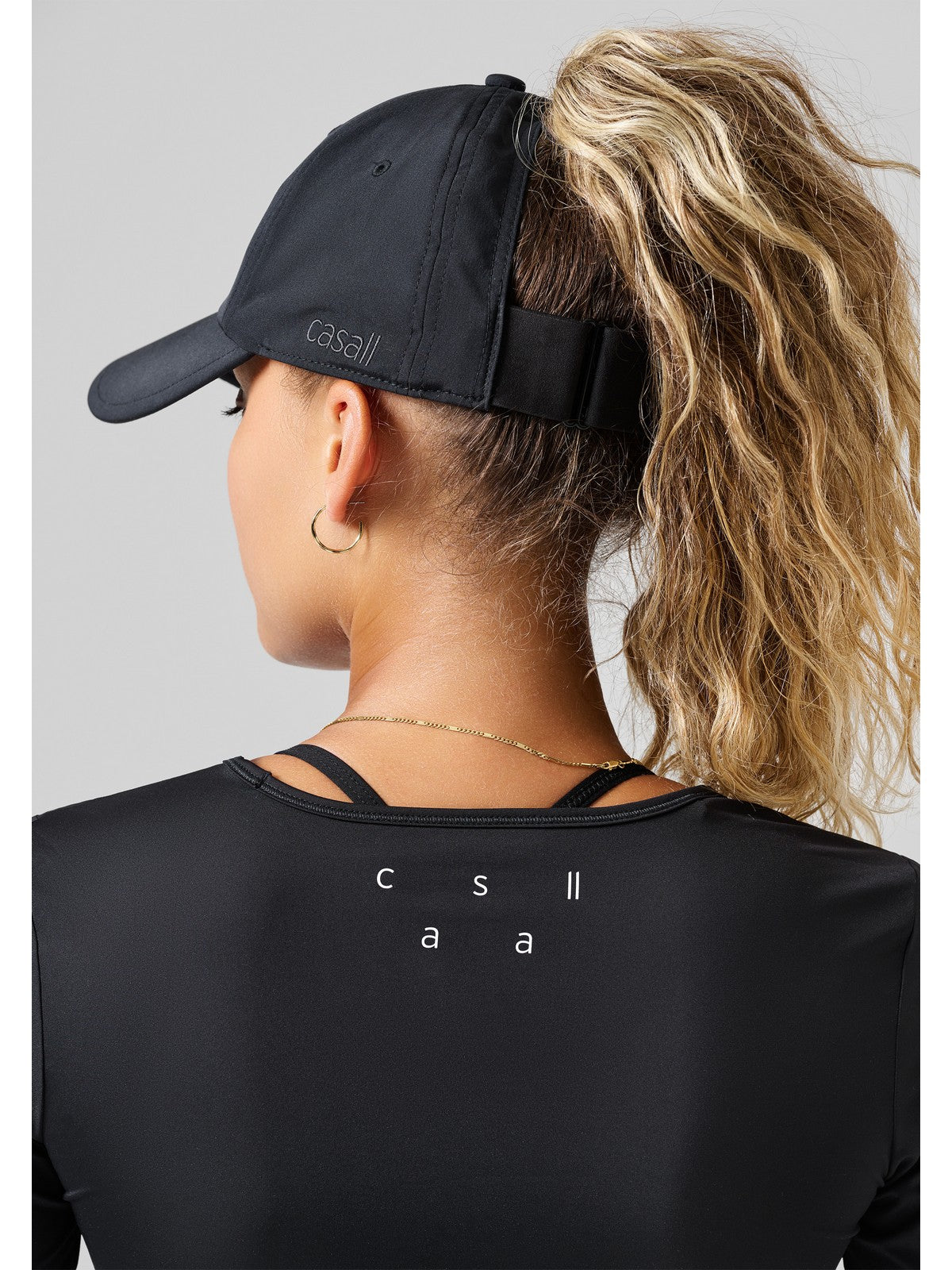 Czapka z daszkiem CASALL Performance High Ponytail Cap kolor czarny