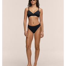 Stanik kąpielowy CASALL Overlap Bikini Top kolor czarny
