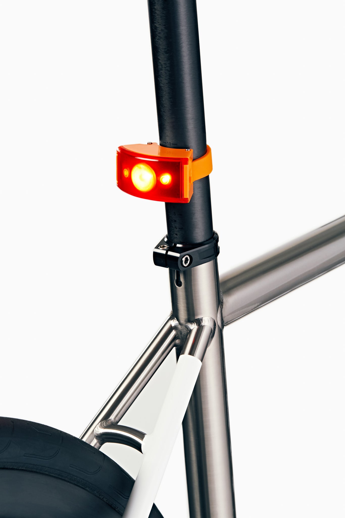 Lampka rowerowa BOOKMAN Curve Rear Light 37lm pomarańczowy
