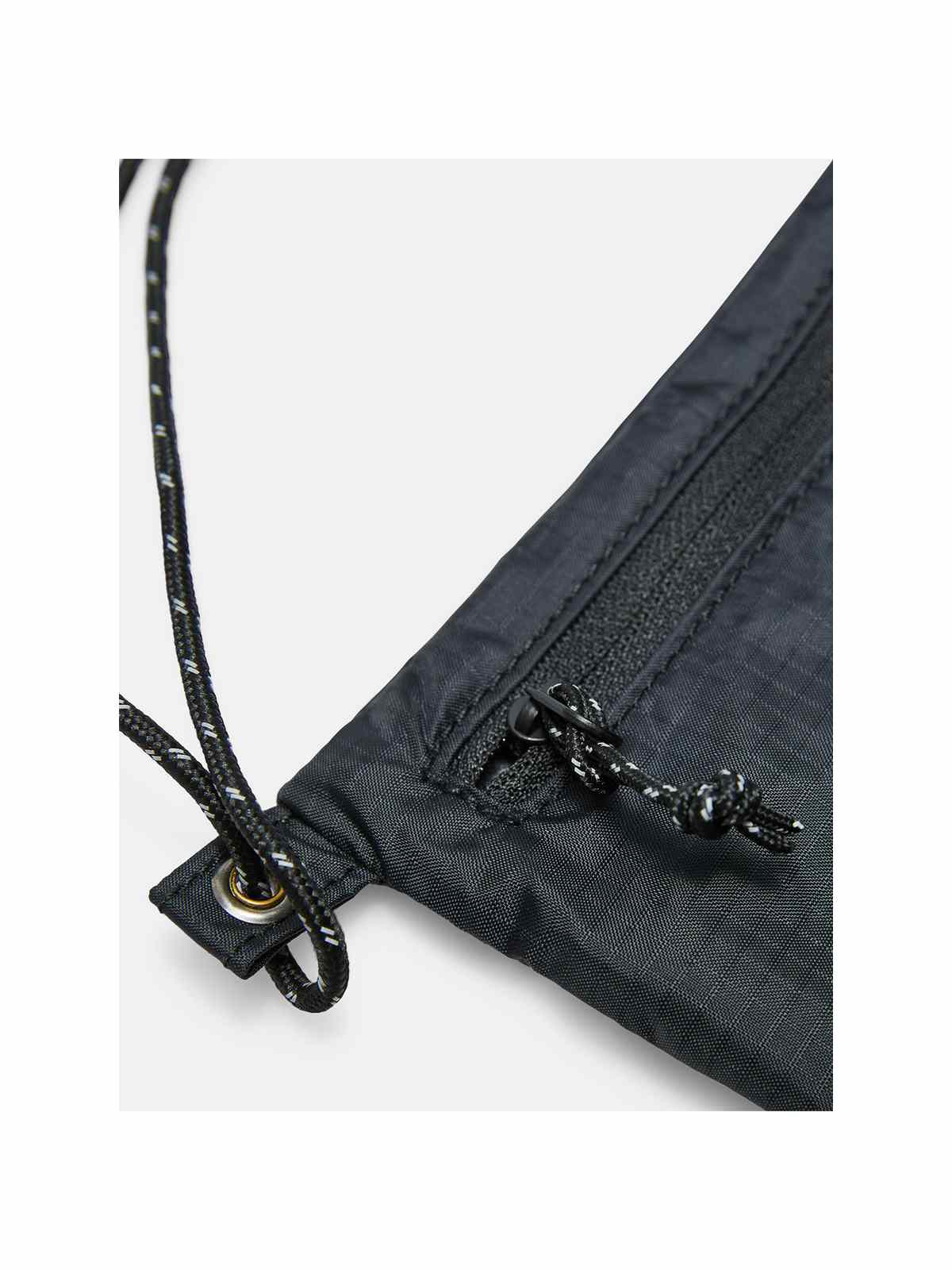 adventuresports torba-peak-performance-accessory-bag-czarny-g80391020-050 tyl