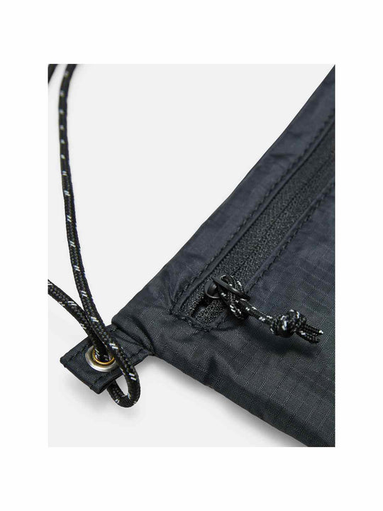 adventuresports torba-peak-performance-accessory-bag-czarny-g80391020-050 tyl
