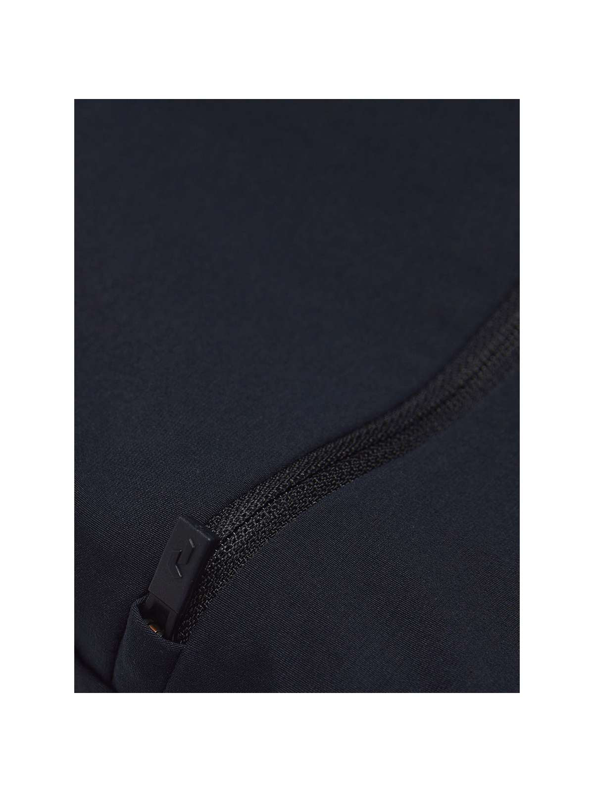 adventuresports szorty-peak-performance-w-iconiq-shorts-czarny-g80121040-050 detail