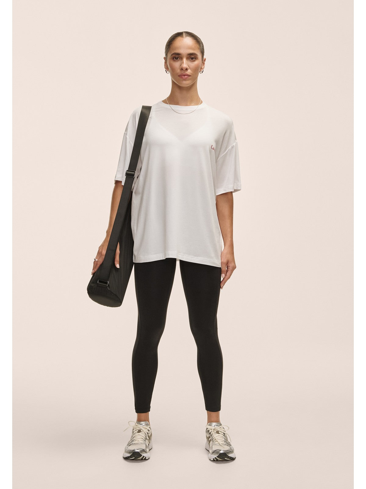 Koszulka damska Casall Oversized Cotton Blend Tee biały - Adventure Sports