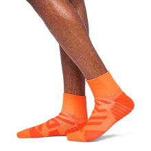 Skarpety do biegania On Performance Mid Sock pomarańczowy
