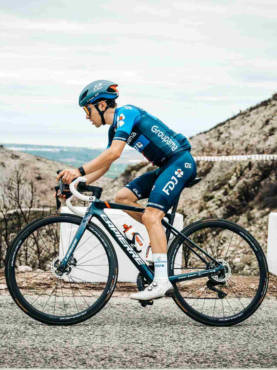 Kask rowerowy JULBO Sprint Groupama-FDJ - niebieski - Adventure Sports
