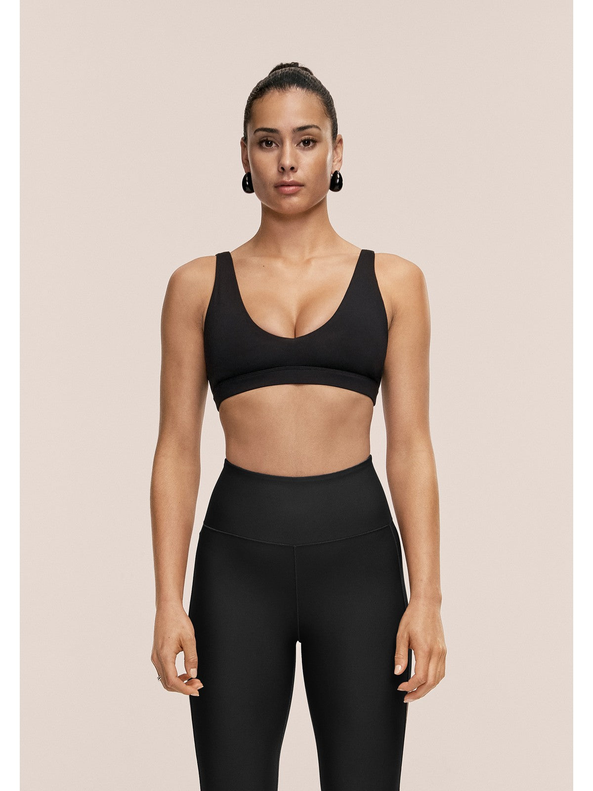 Stanik sportowy CASALL Soft Touch Padded Sports Bra kolor czarny