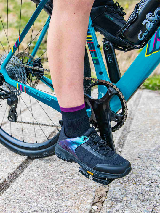 Buty rowerowe damskie NORTHWAVE Freeland Wmn czarny/tęczowy - Adventure Sports
