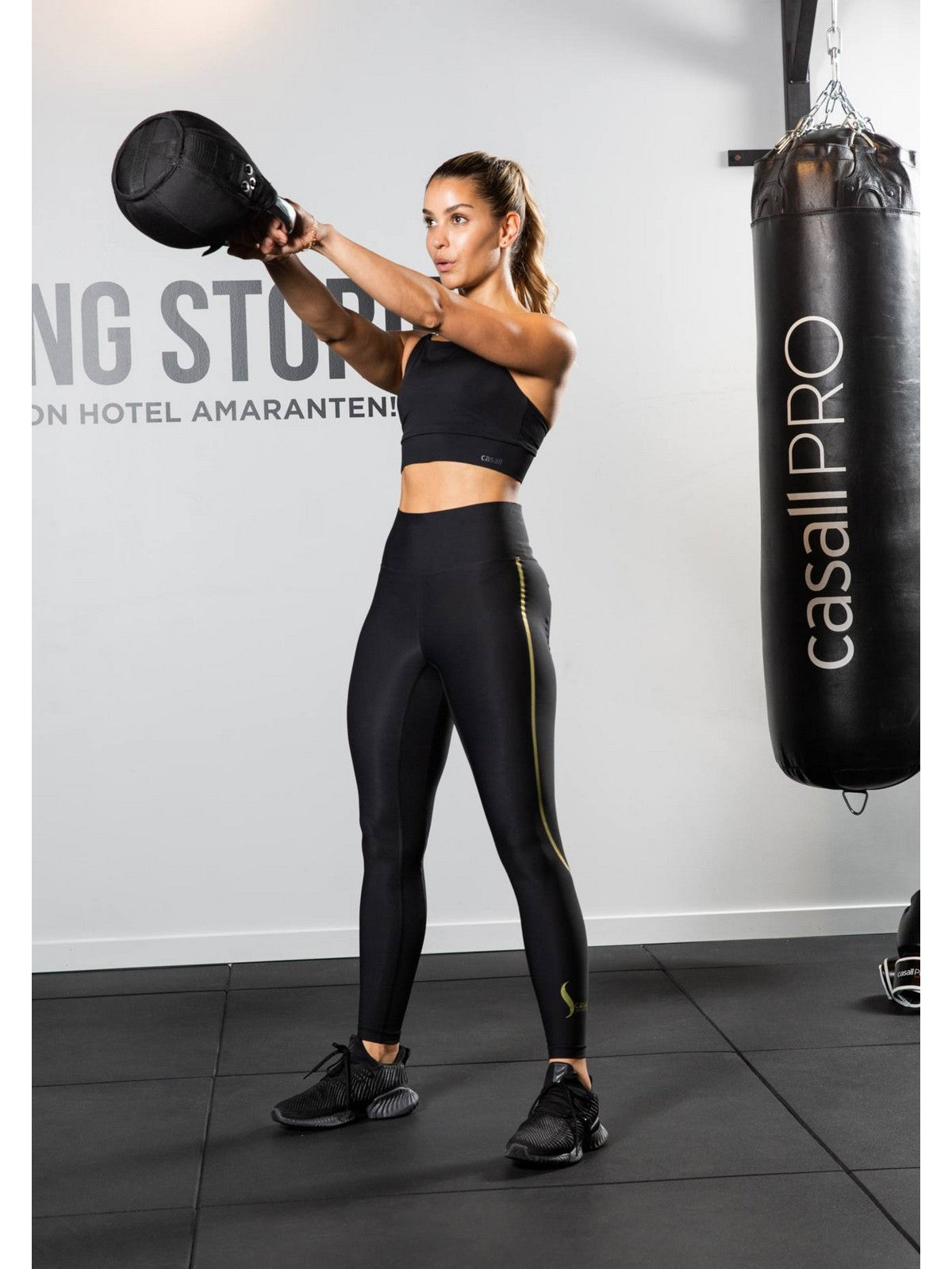 Ciężarek CASALL Kettlebell Soft 12kg kolor czarny