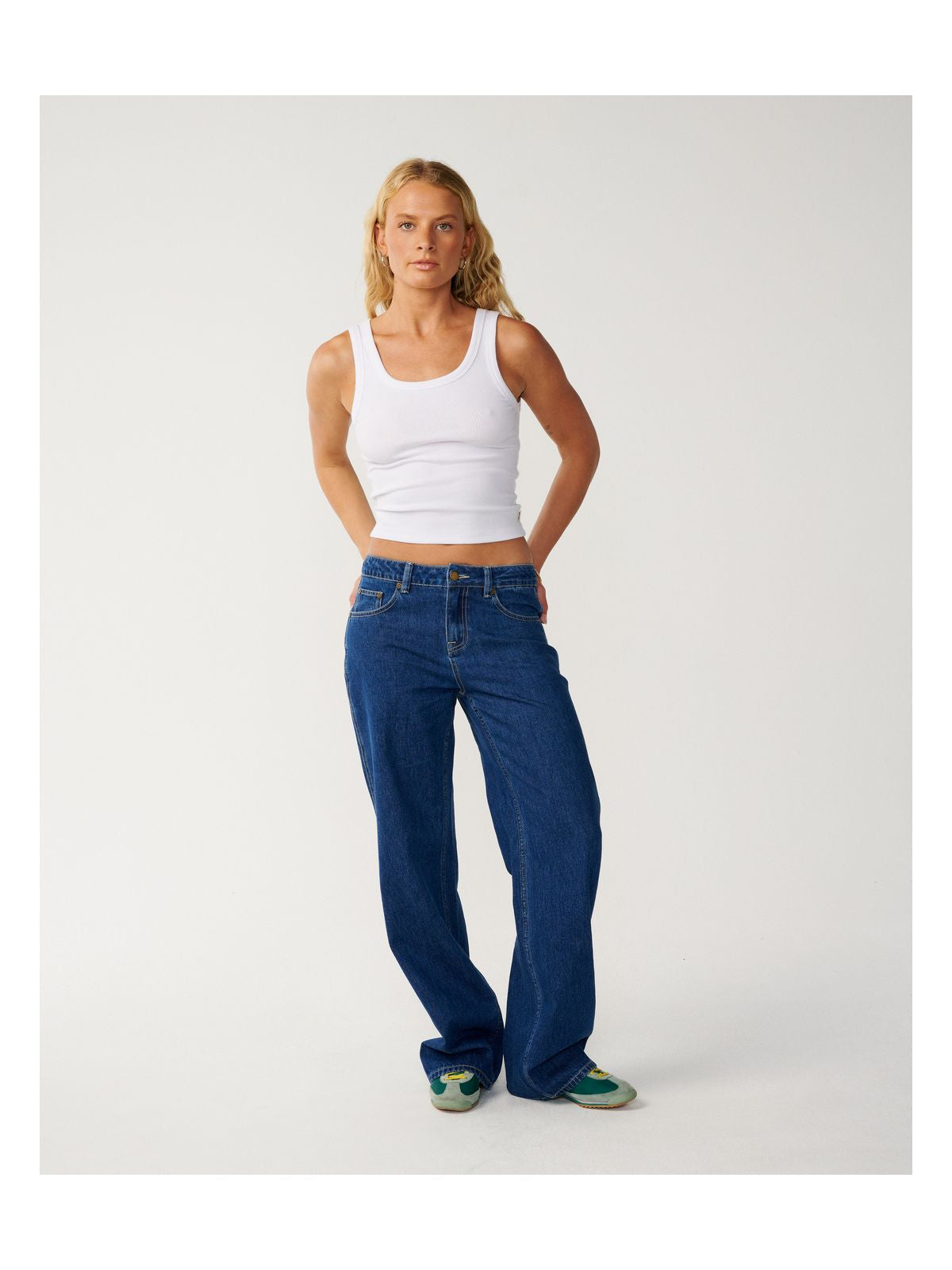 Spodnie damskie RIP CURL Aggie Relaxed Jeans granatowe