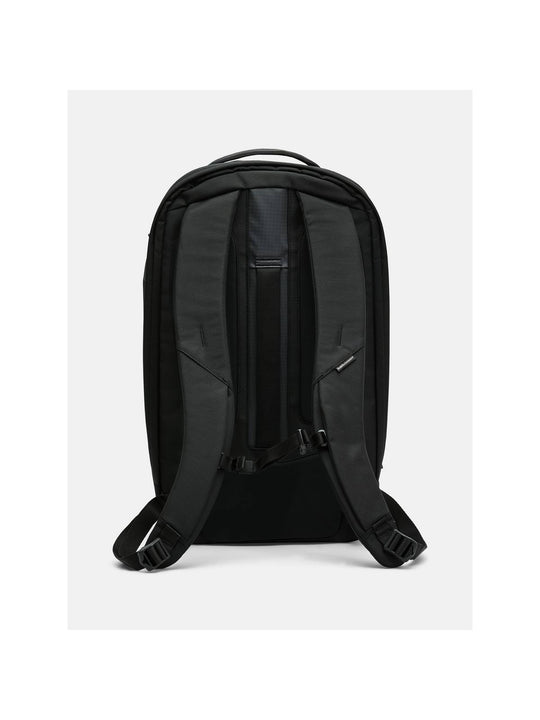 idventuresports.comecak-peak-performance-commuter-backpack-g80429010-050 detail
