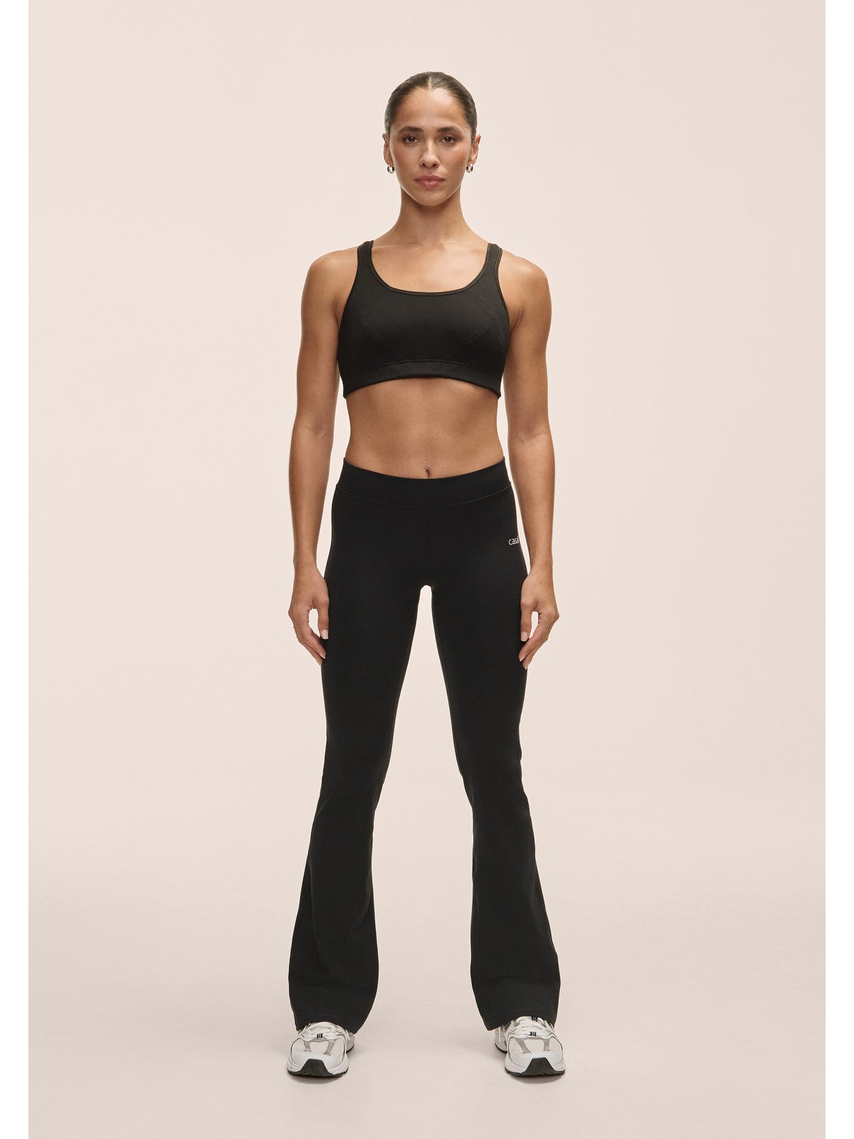 Spodnie damskie CASALL Flare Low Waist Pant kolor czarny