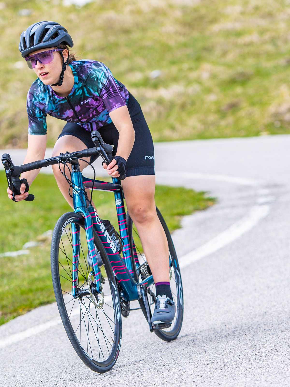 Spodenki rowerowe damskie NORTHWAVE Active W’s Bibshort - czarny - Adventure Sports