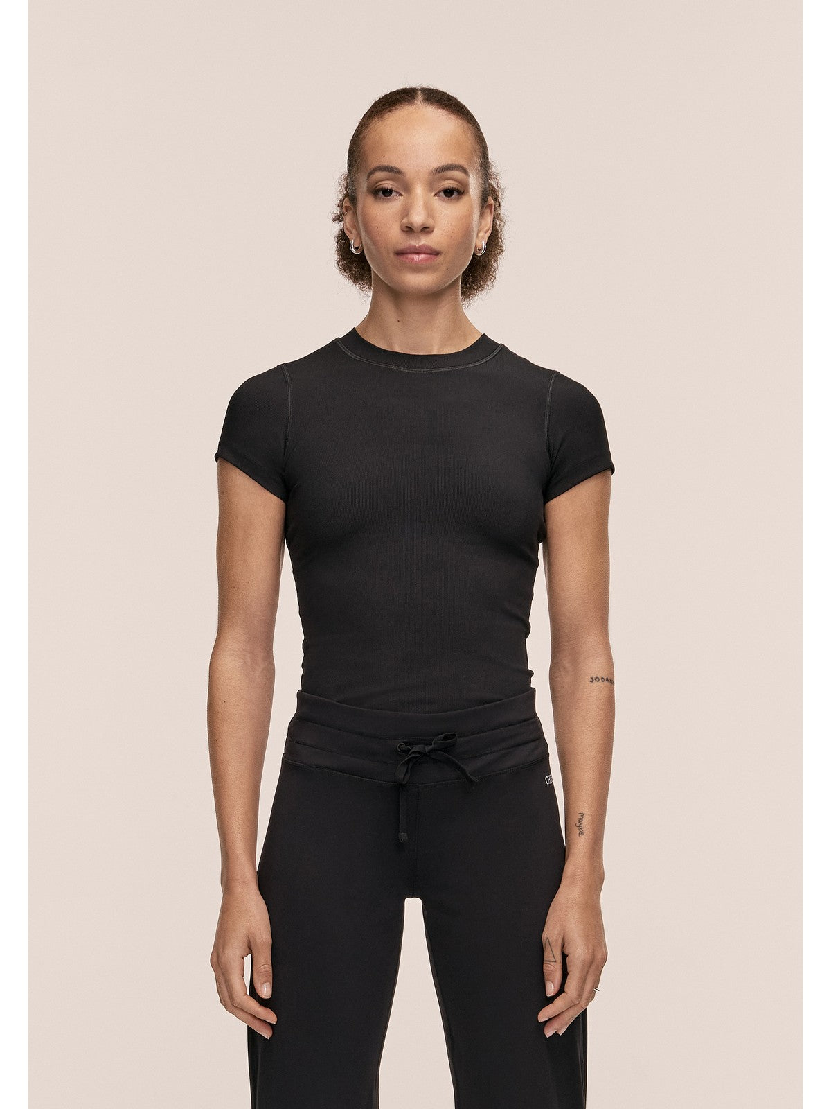 Koszulka damska CASALL Defined Rib Tee kolor czarny