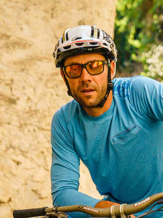 Okulary fotochromowe JULBO RENEGADE - czarny | Reactiv Light Amplifier Cat 1-3 - L - Adventure Sports
