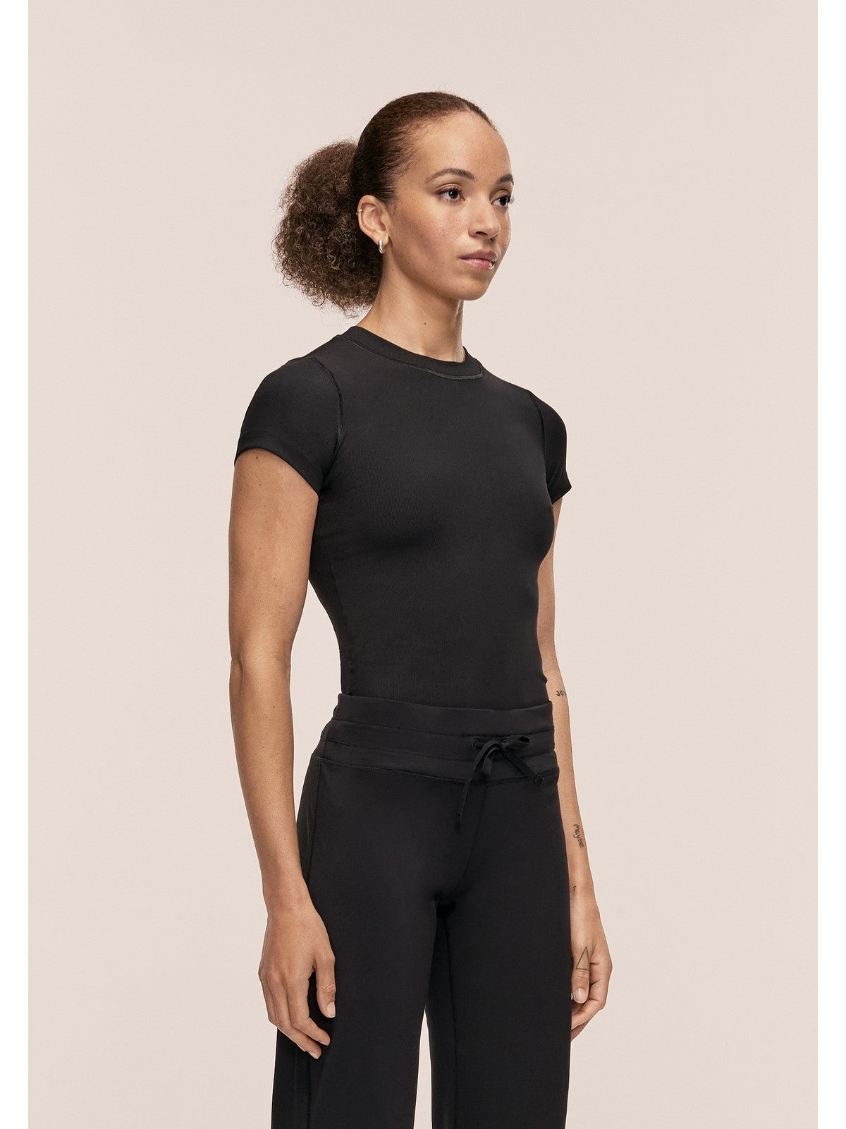 Koszulka damska CASALL Defined Rib Tee kolor czarny