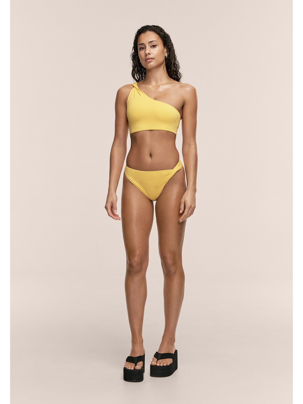 Majtki kąpielowe CASALL Twist Bikini Breif kolor żółty