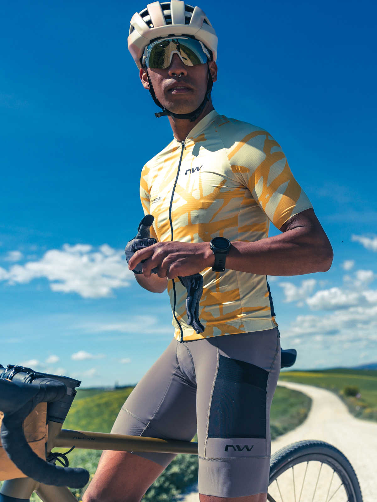 Spodenki rowerowe NORTHWAVE Fast Rock bibshort beżowy - Adventure Sports