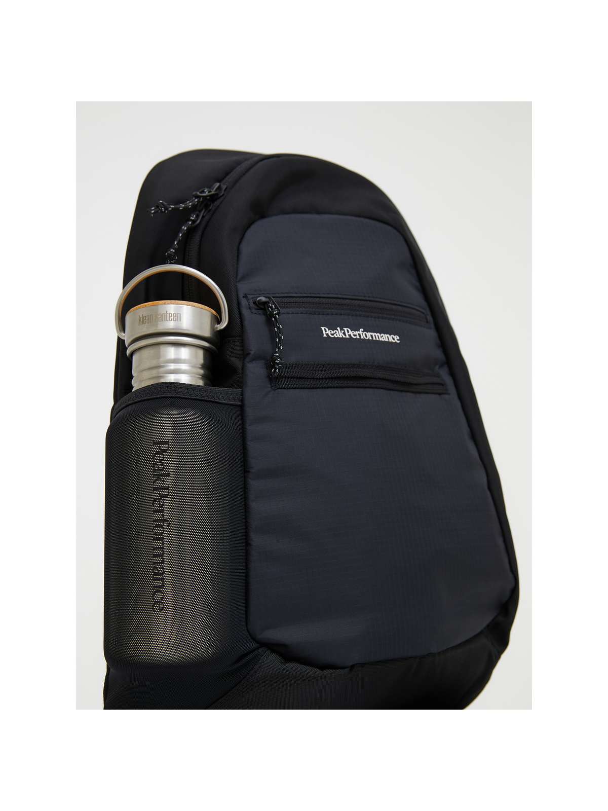 adventuresports torba-peak-performance-outdoor-crossbody-bag-g80423010-050 detail3