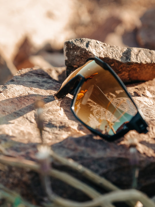 Okulary fotochromowe JULBO RUSH - czarny | Reactiv Light Amplifier Cat 1-3 - L - Adventure Sports
