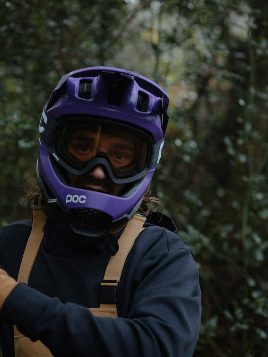 Kask rowerowy POC OTOCON RACE MIPS fioletowo czarny - Adventure Sports
