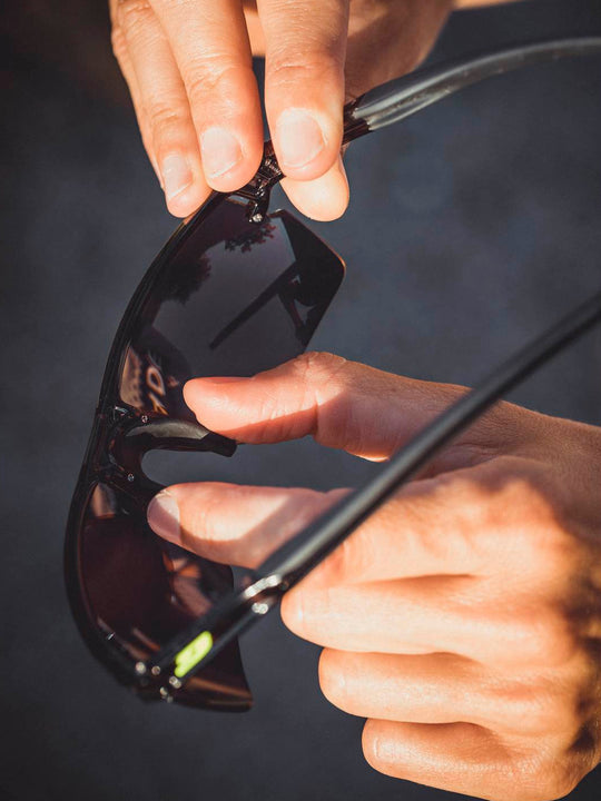 Okulary fotochromowe JULBO OUTLINE - czarny | Reactiv Light Amplifier Cat 1-3 - L - Adventure Sports
