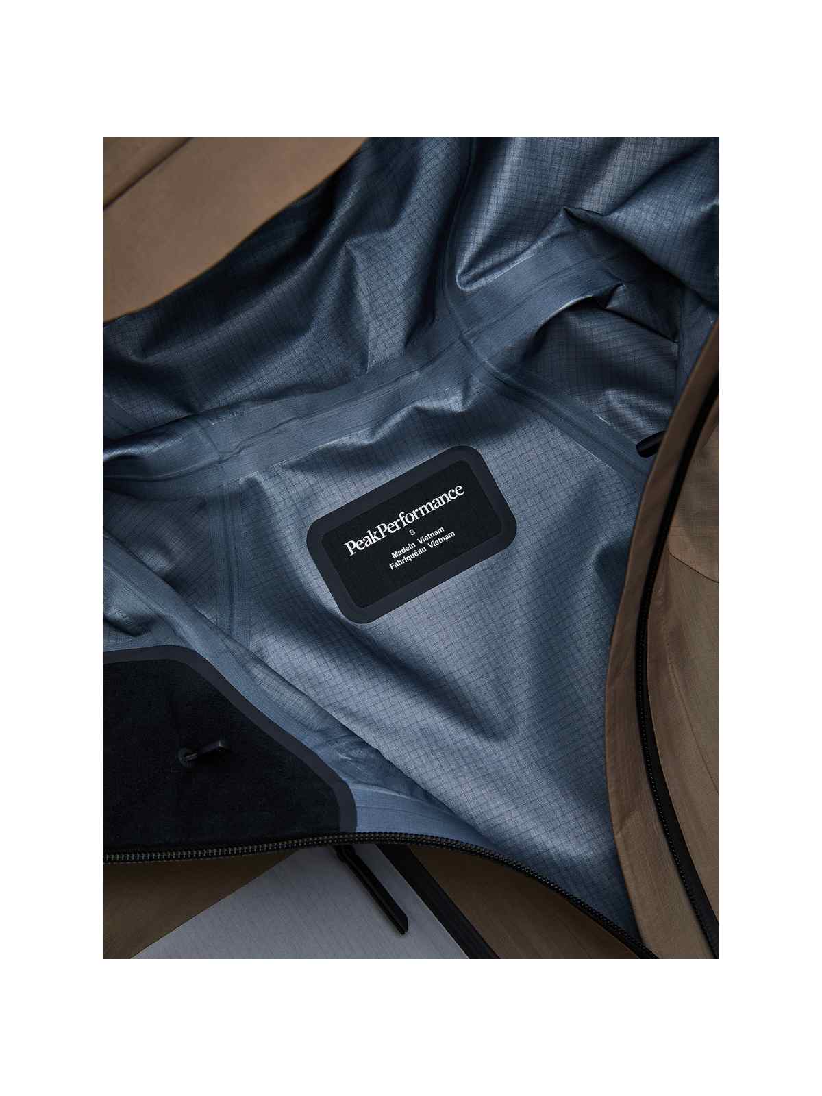 Kurtka narciarska damska PEAK PERFORMANCE Vertical GORE-TEX Pro 3L Shell Jacket brązowa