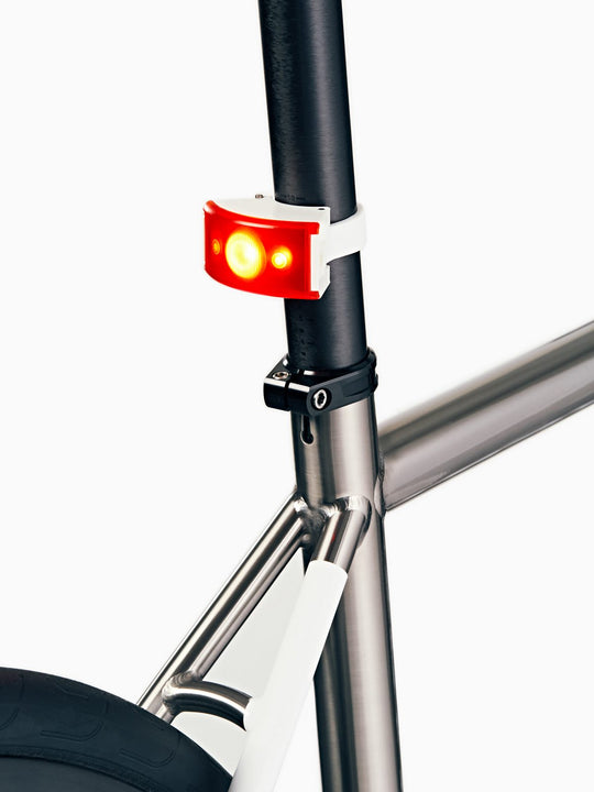 Lampka rowerowa BOOKMAN Curve Rear Light 37lm biały
