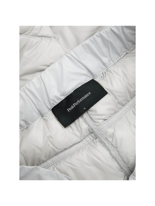 Szorty outdoorowe damskie PEAK PERFORMANCE Helium Down Shorts białe
