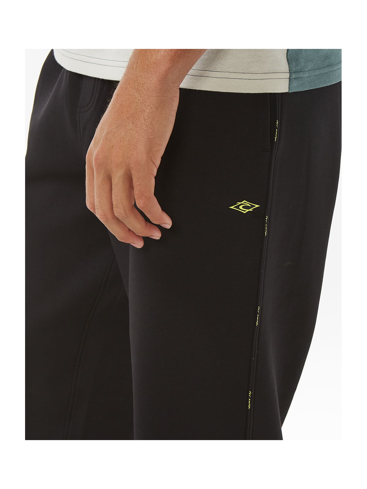 Spodnie RIP CURL Vaporcool Medina Trackpant czarny - Adventure Sports