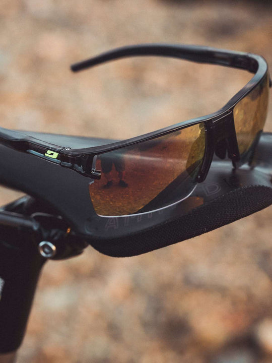 Okulary fotochromowe JULBO OUTLINE - czarny | Reactiv Light Amplifier Cat 1-3 - L - Adventure Sports
